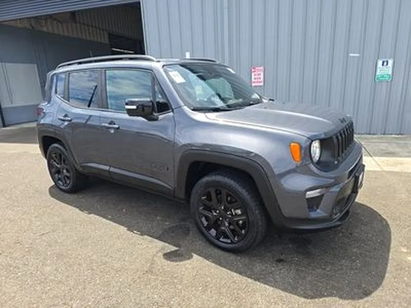 Used 2022 Gray Jeep Altitude image 3