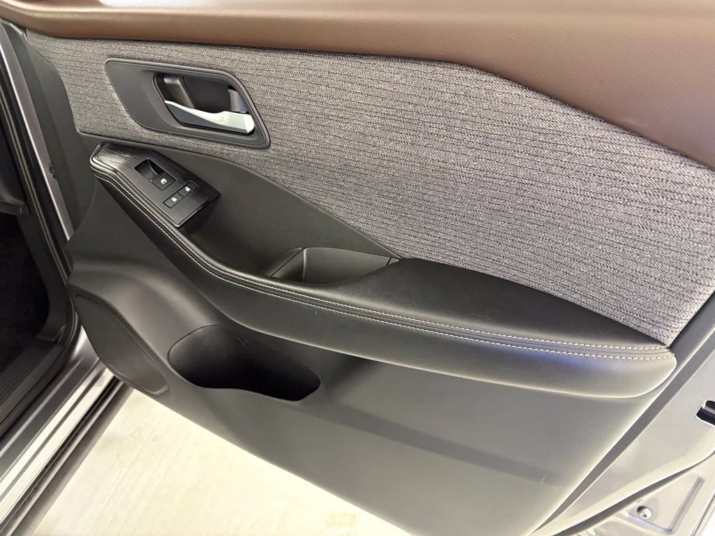 Used 2022 Gray Nissan SV image 40