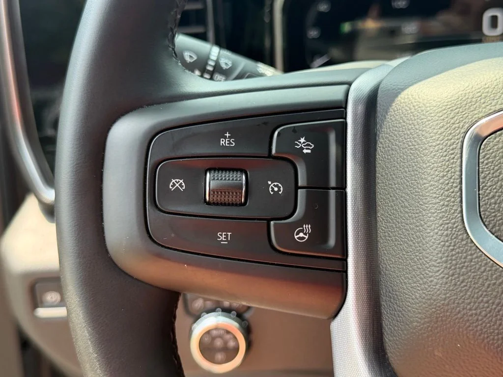 Used 2025 Silver GMC Elevation image 19