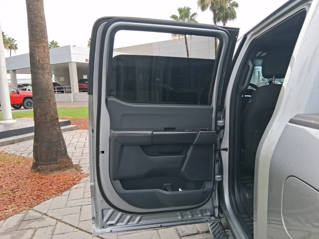 Used 2023  Ford XL image 17