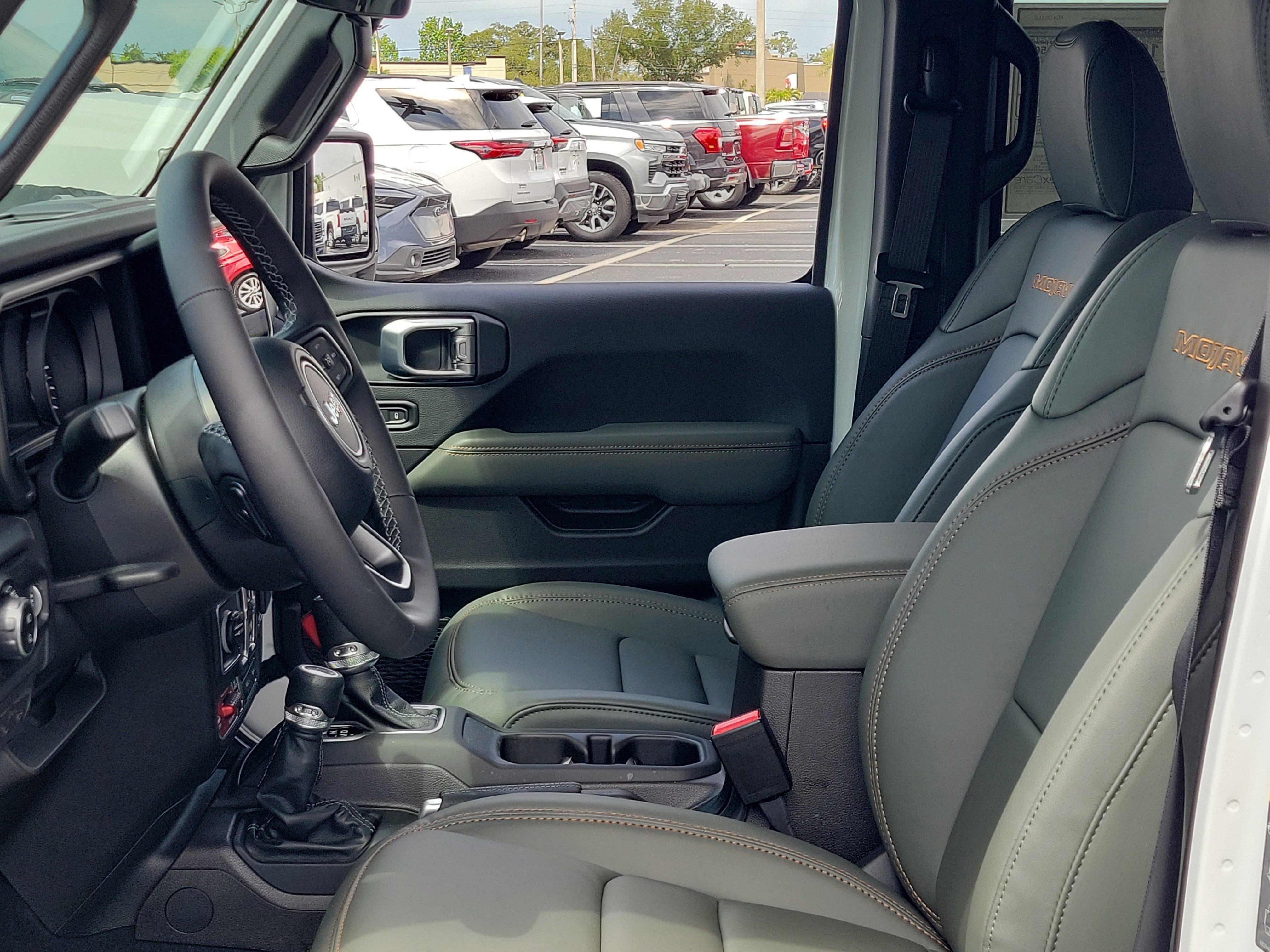 New 2026 Bright White Clear-Coat Exterior Paint Jeep Mojave image 18