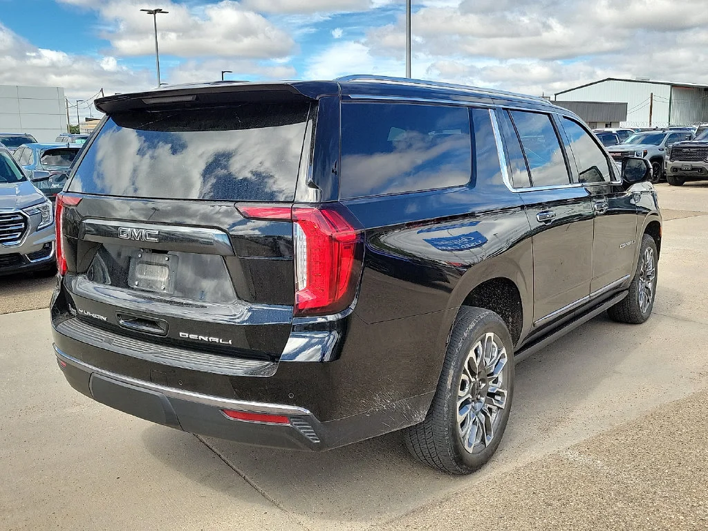 Used 2024 Onyx Black GMC Denali Ultimate image 10