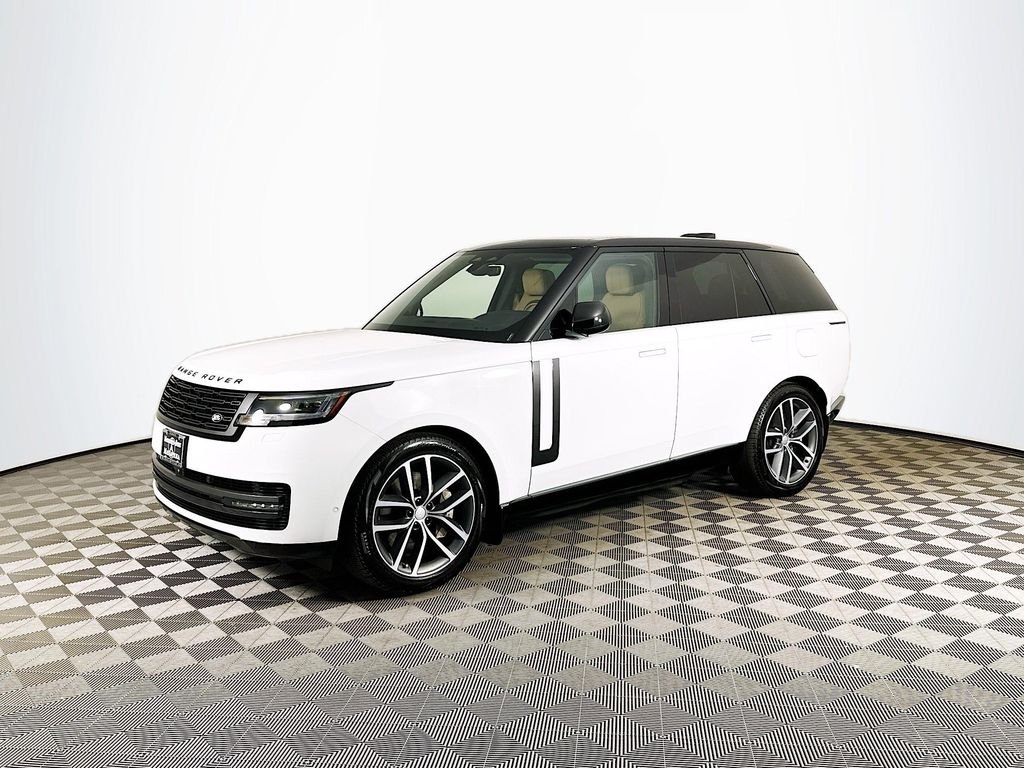 Used 2025 White Land Rover SE image 3