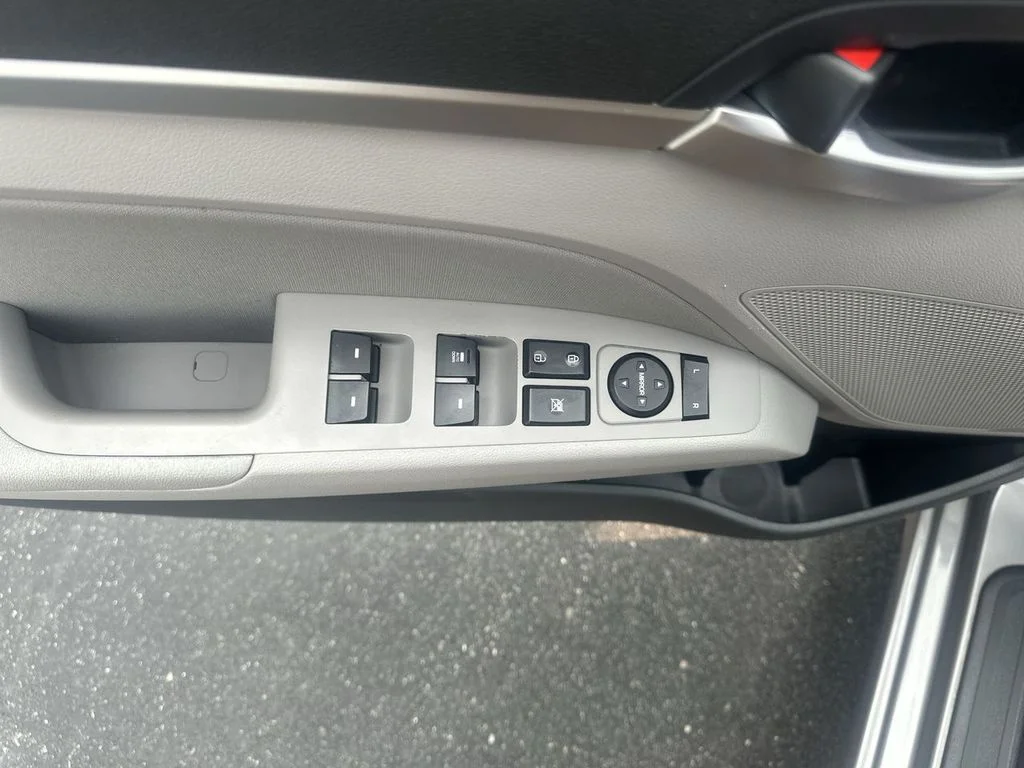 Used 2020 Silver Hyundai SEL image 19