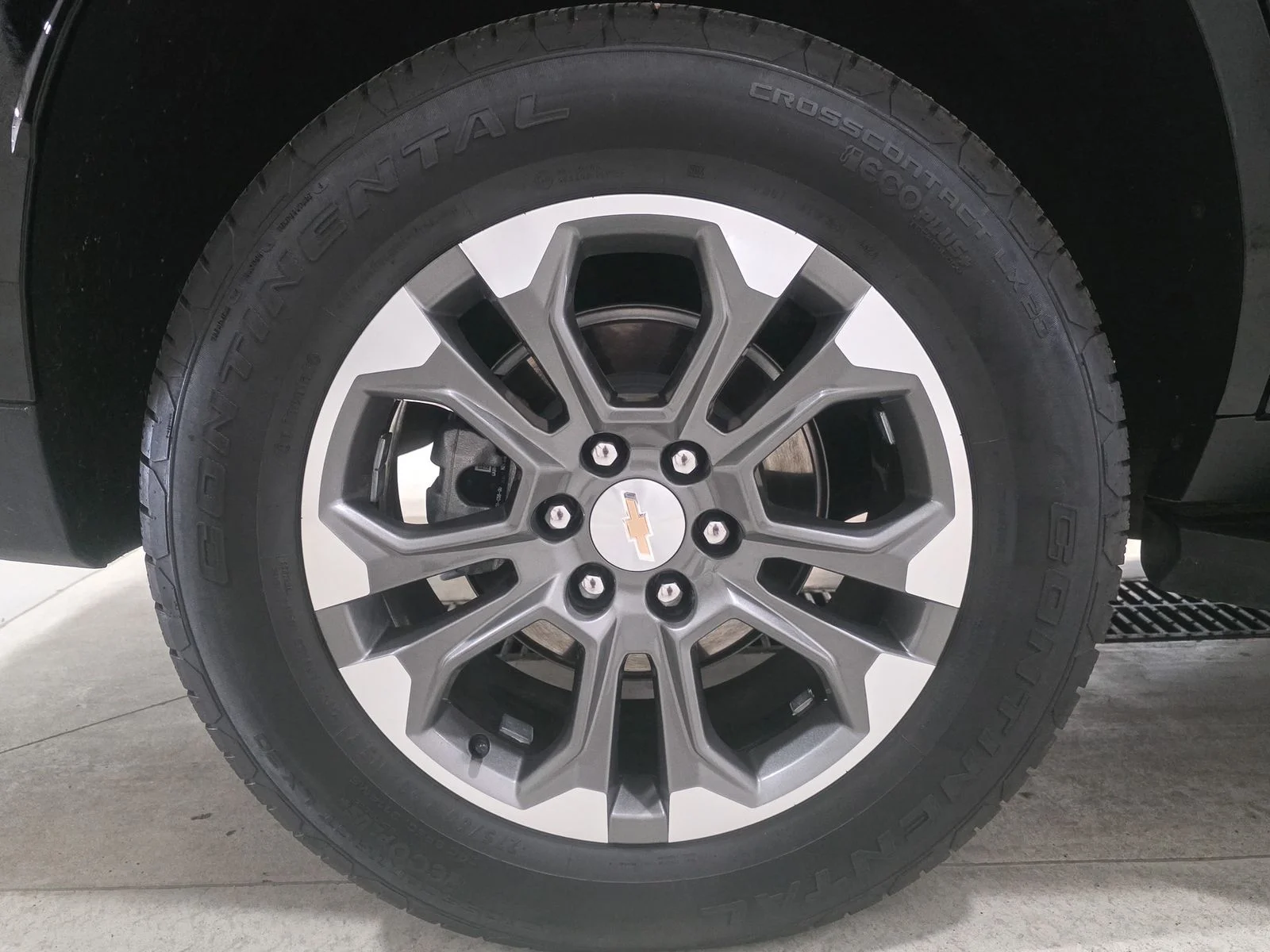 2025 Chevrolet Tahoe LS - Photo 18