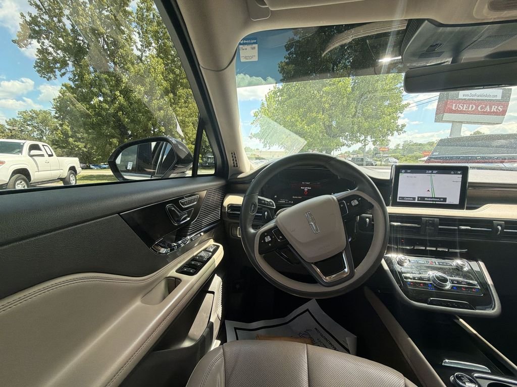 Used 2022 White Lincoln Reserve image 14