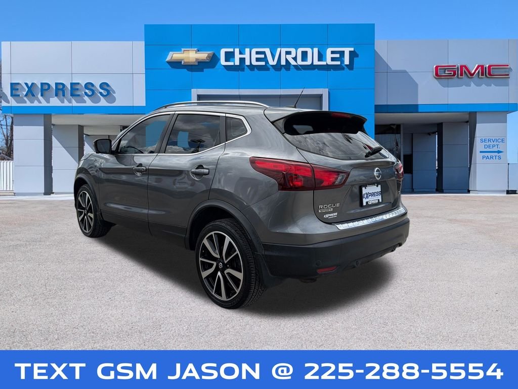 Used 2019 Gray Nissan SL image 5
