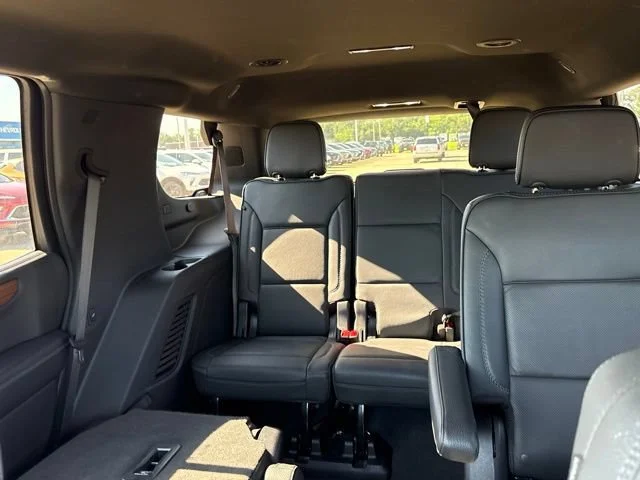 2025 GMC Yukon Denali - Photo 15