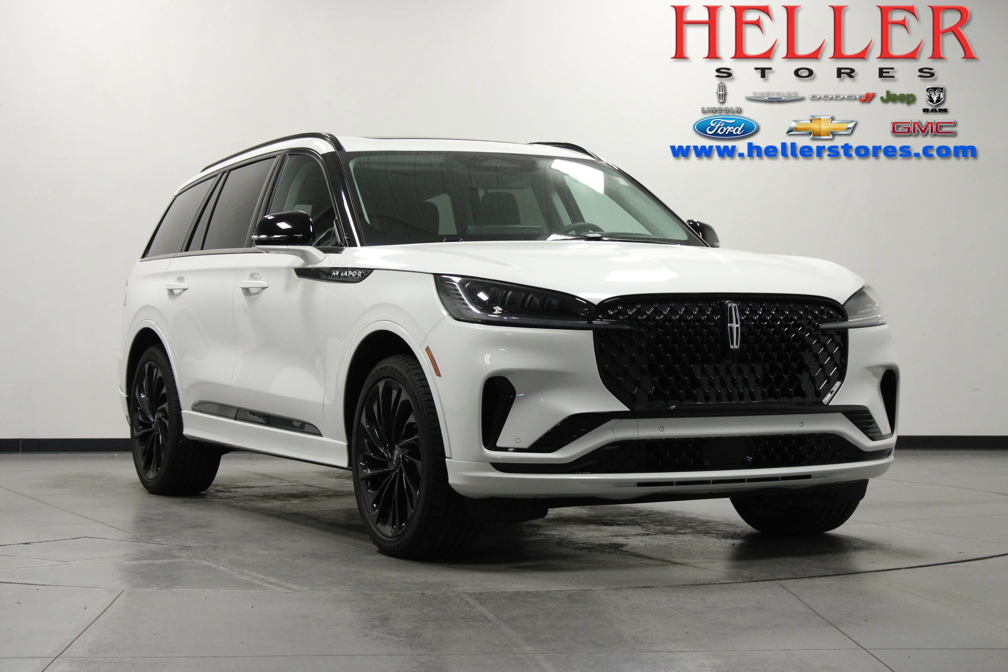Used 2026 Pristine White Metallic Tri-Coat Lincoln Reserve image 1