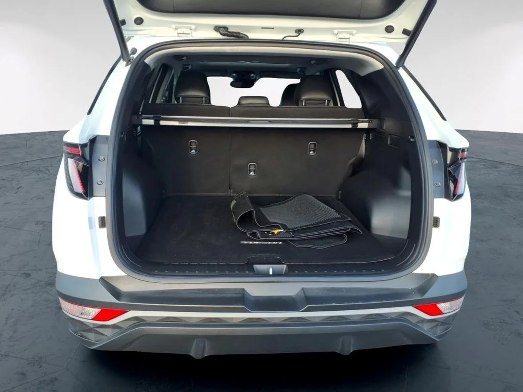 Used 2024 White Hyundai SEL image 11
