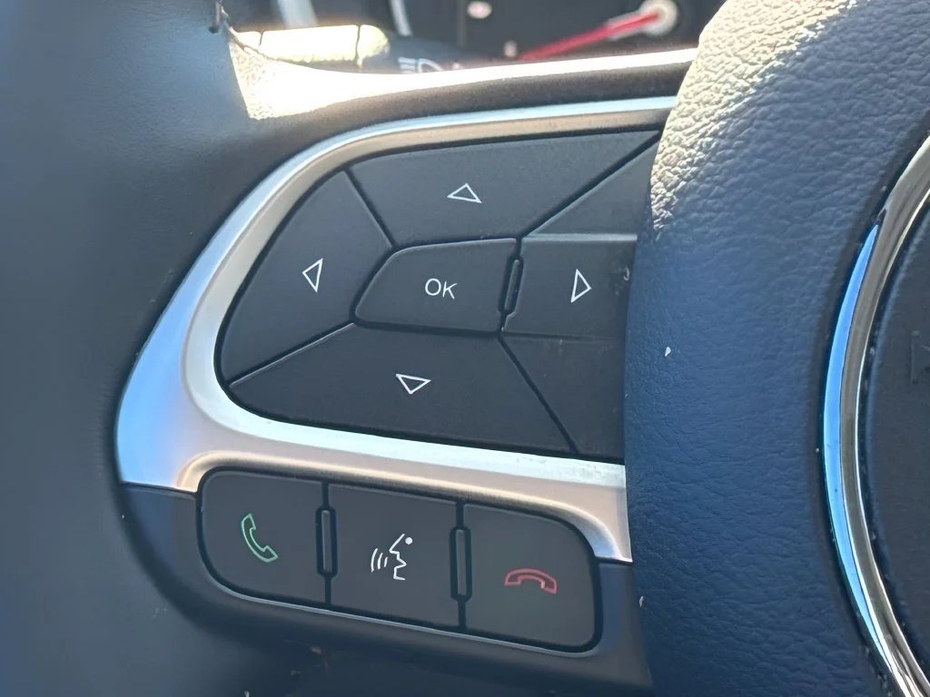 Used 2019 Red Jeep Latitude image 14
