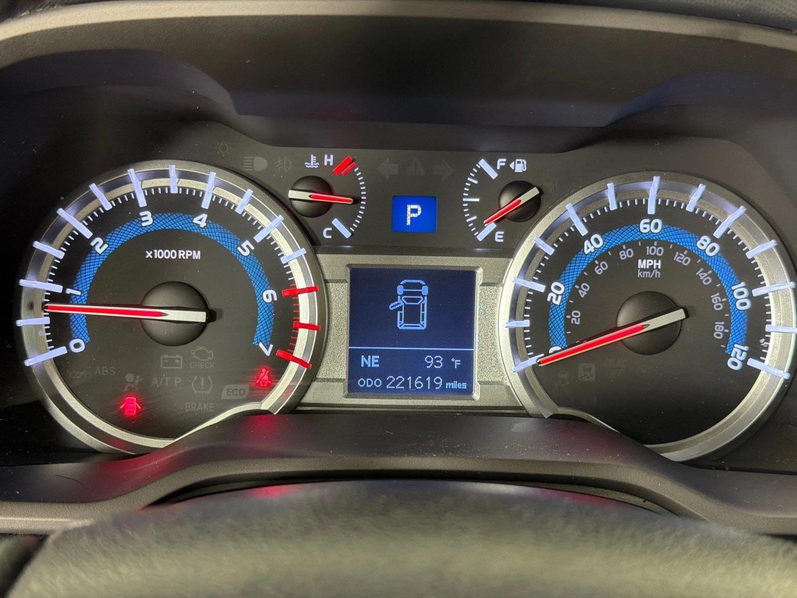 Used 2016 Magnetic Gray Metallic Toyota SR5 image 27