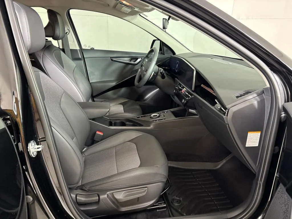 Used 2025 Black Kia Wind image 21