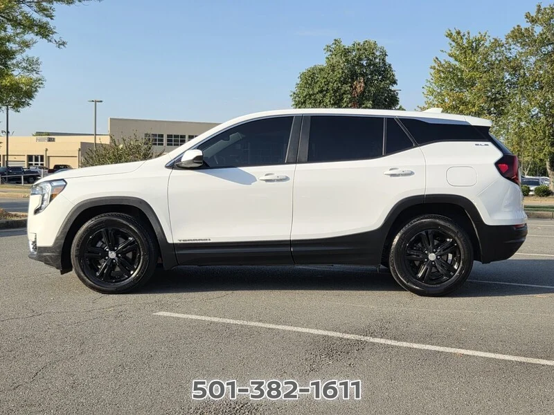 Used 2024 Summit White GMC FWD 4DR SLE image 2
