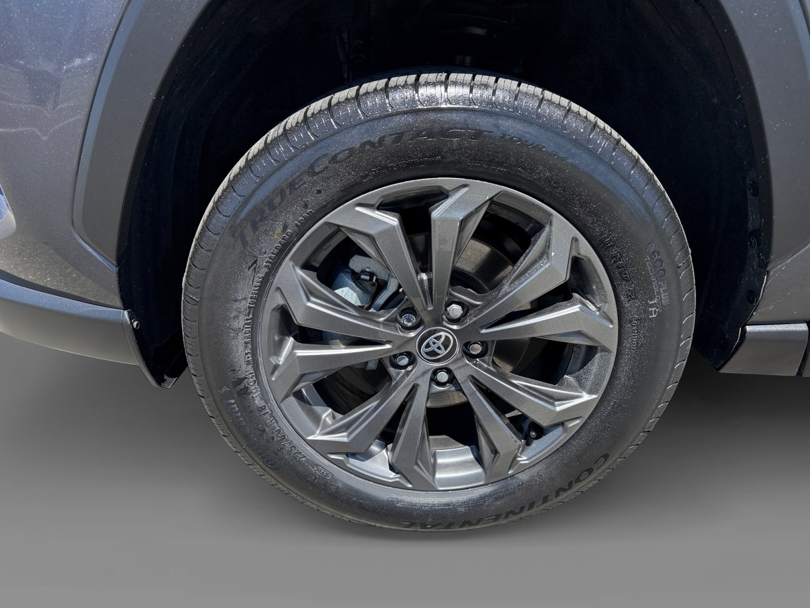 Used 2024 Magnetic Gray Metallic Toyota XLE Premium image 9