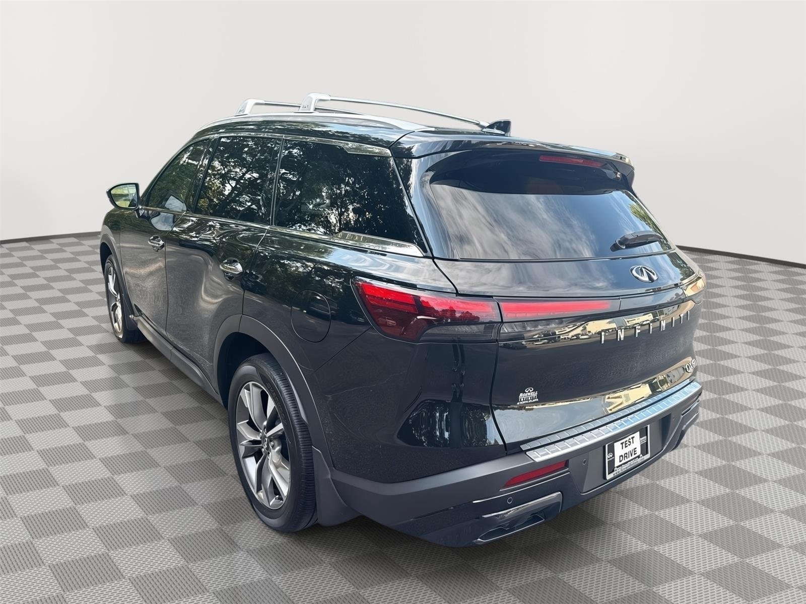 Used 2025 Mineral Black INFINITI LUXE image 8