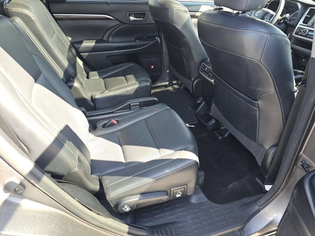 Used 2016 Predawn Gray Mica Toyota Limited Platinum V6 image 28