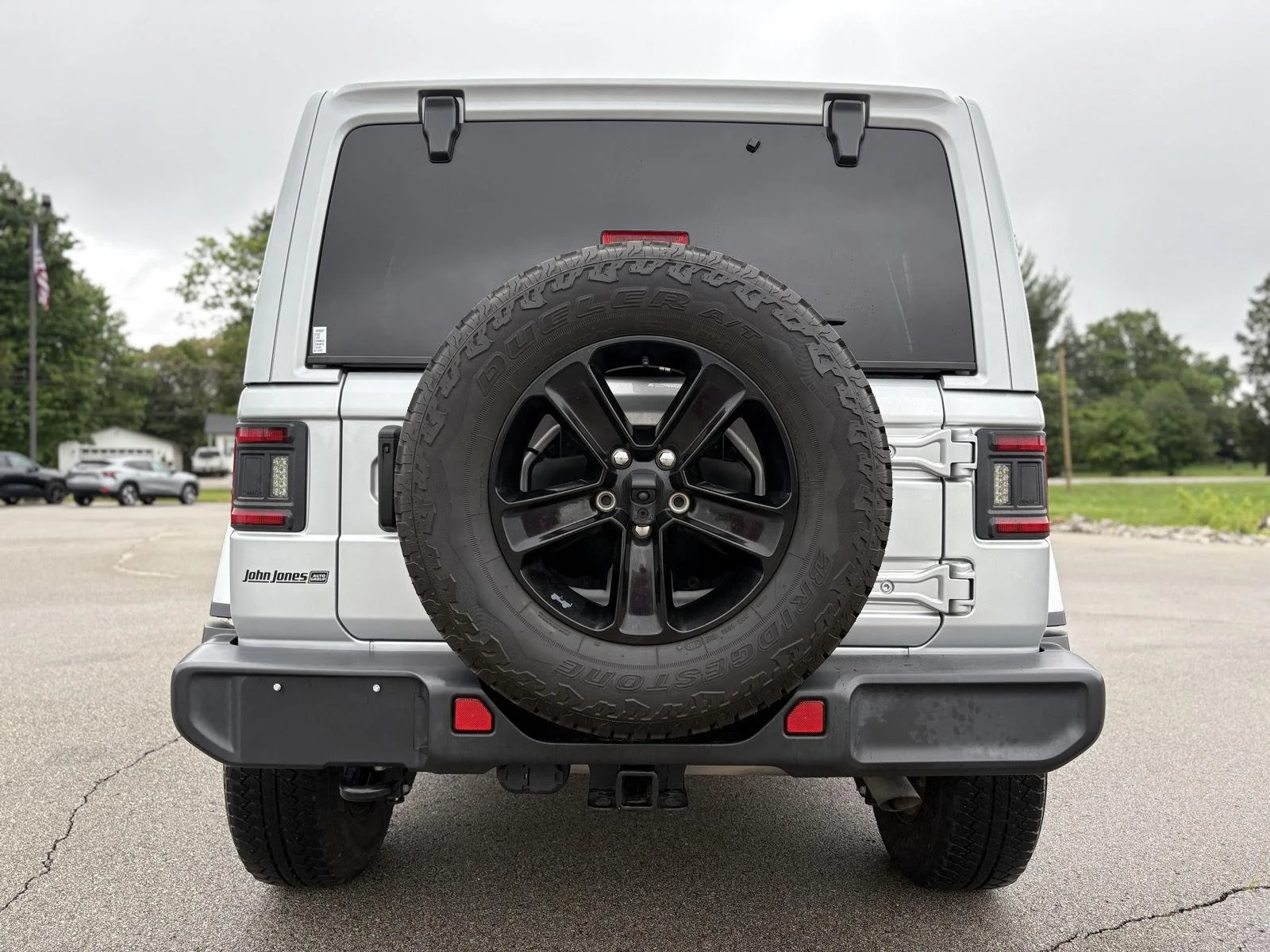 Used 2022 Silver Zynith Clearcoat Jeep Unlimited Sahara Altitude image 31