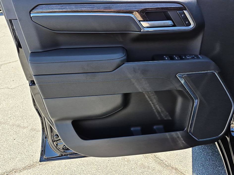 Used 2026 Onyx Black GMC Elevation image 12