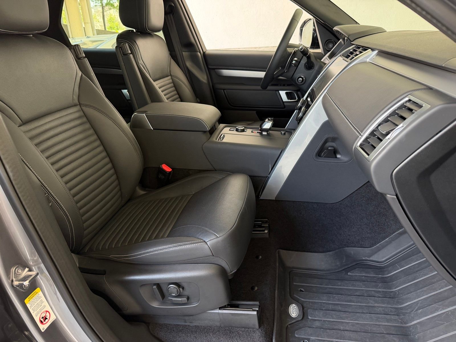 Used 2024 Gray Land Rover Dynamic SE image 21