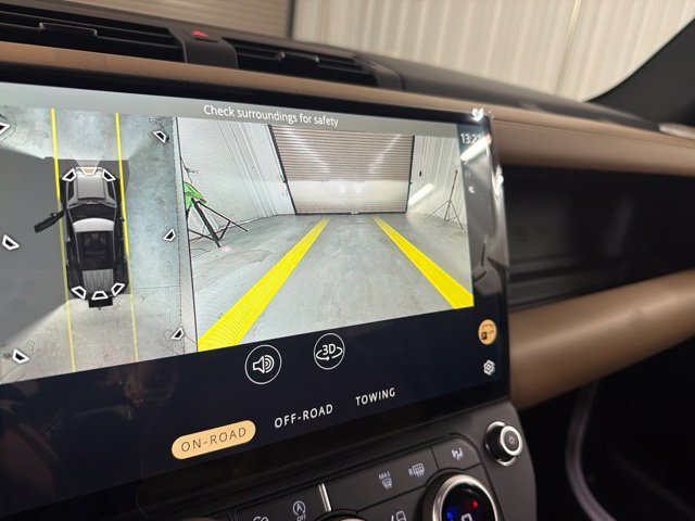 New 2026 Fuji White Land Rover X-Dynamic SE image 31