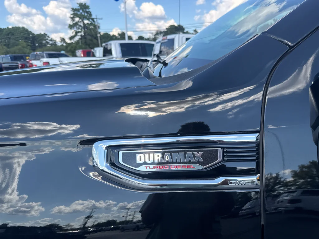 Used 2025 Onyx Black GMC Denali image 10