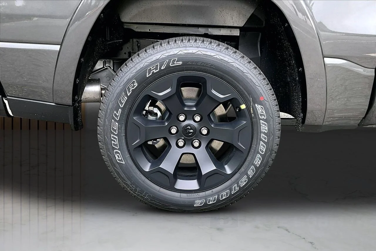 New 2026 Granite Crystal Metallic Clear-Coat Exterior Paint RAM Big Horn/Lone Star image 34