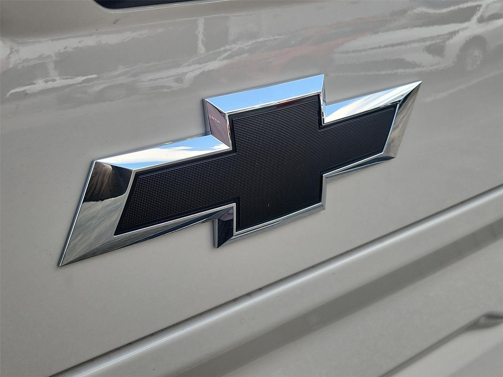 New 2026 White Sands Chevrolet RST image 32