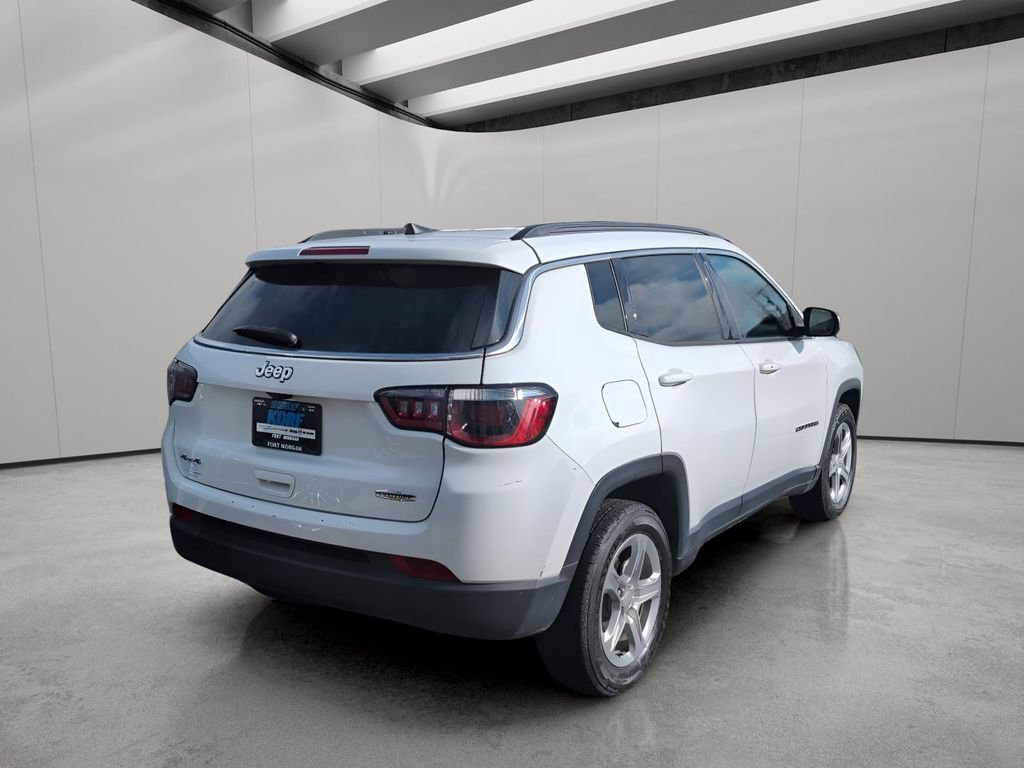 Used 2024 Bright White Clearcoat Jeep Latitude image 4