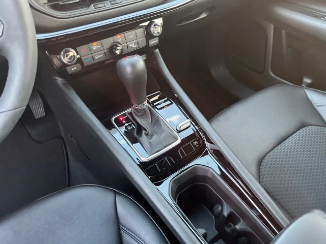 Used 2026 Silver Jeep Latitude image 27