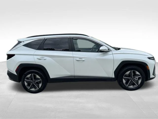 Used 2025 White Hyundai SEL Convenience image 10
