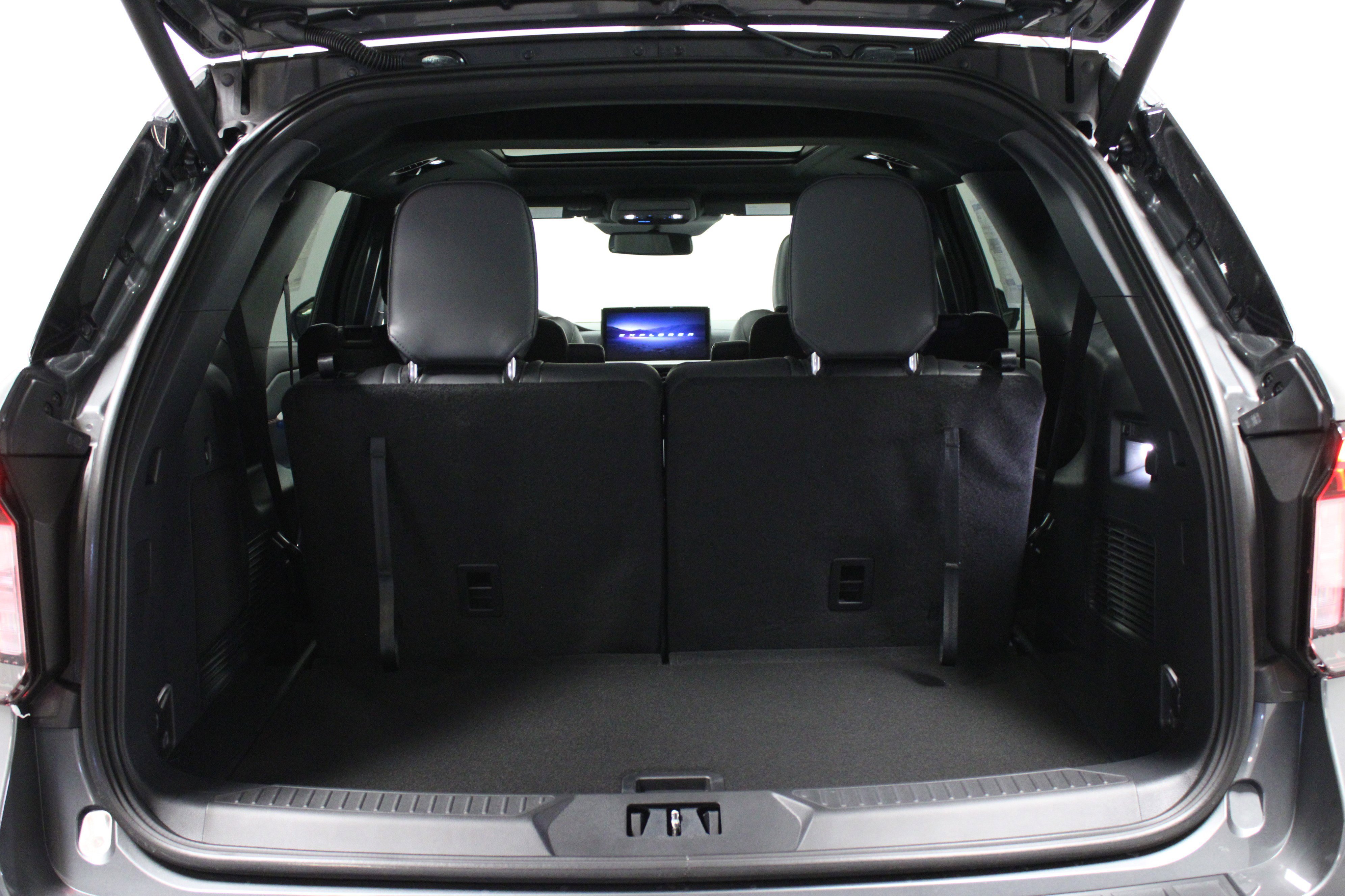 New 2026 Carbonized Gray Metallic Ford ST-Line image 15