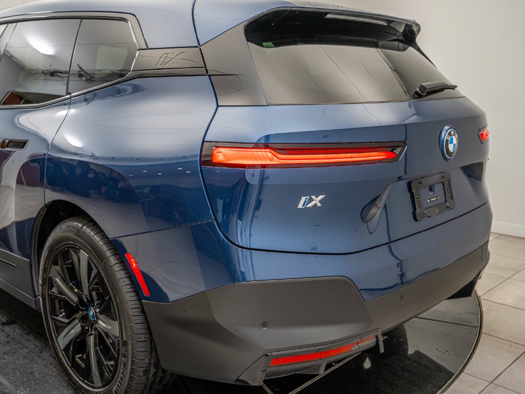 Used 2024 Phytonic Blue Metallic BMW xDrive50 image 17