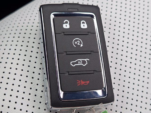 New 2026 Diamond Black Crystal Pearl-Coat Exterior Paint Jeep Limited image 39