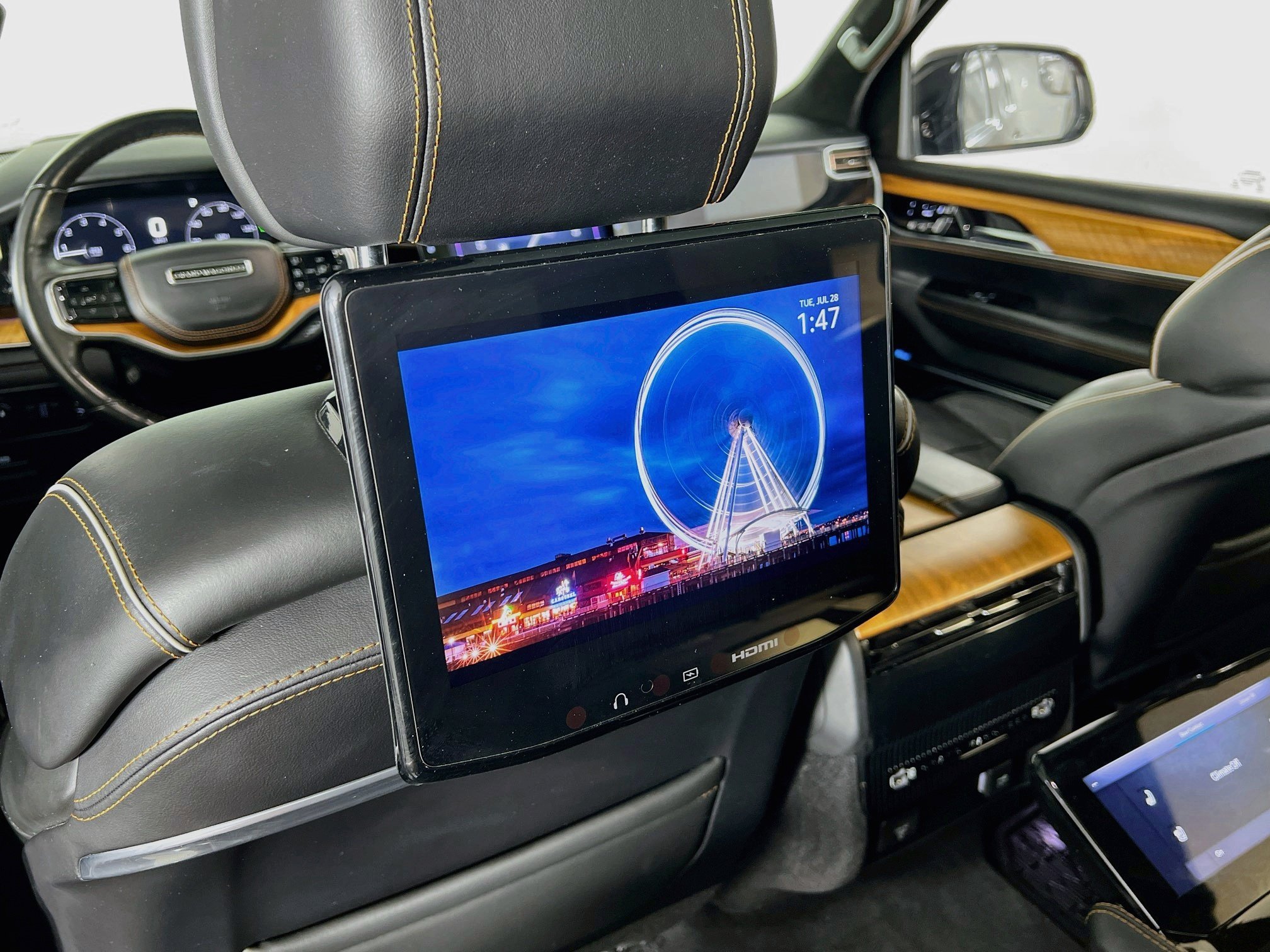 Used 2022 Diamond Black Crystal Pearlcoat Jeep SERIES III image 28