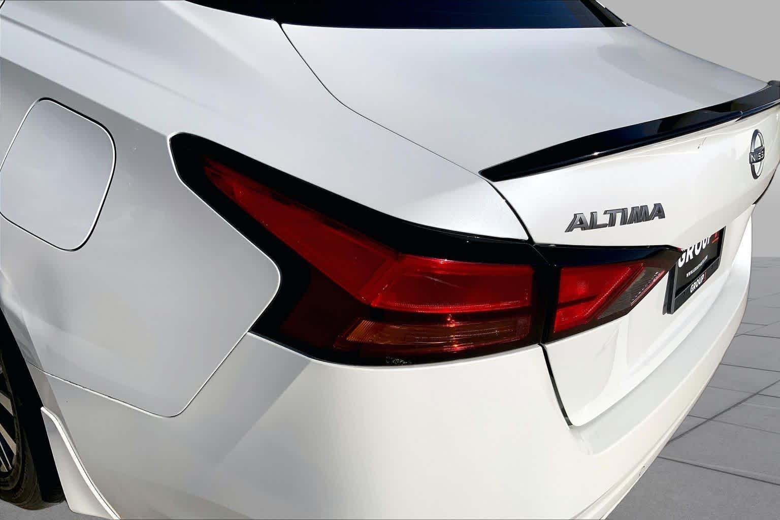 Used 2024 Pearl White Tricoat Nissan 2.5 SV image 29