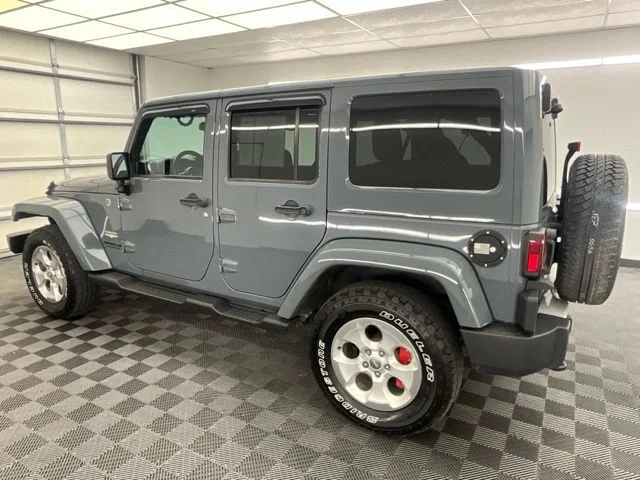 Used 2014 Gray Jeep Unlimited Sahara image 21