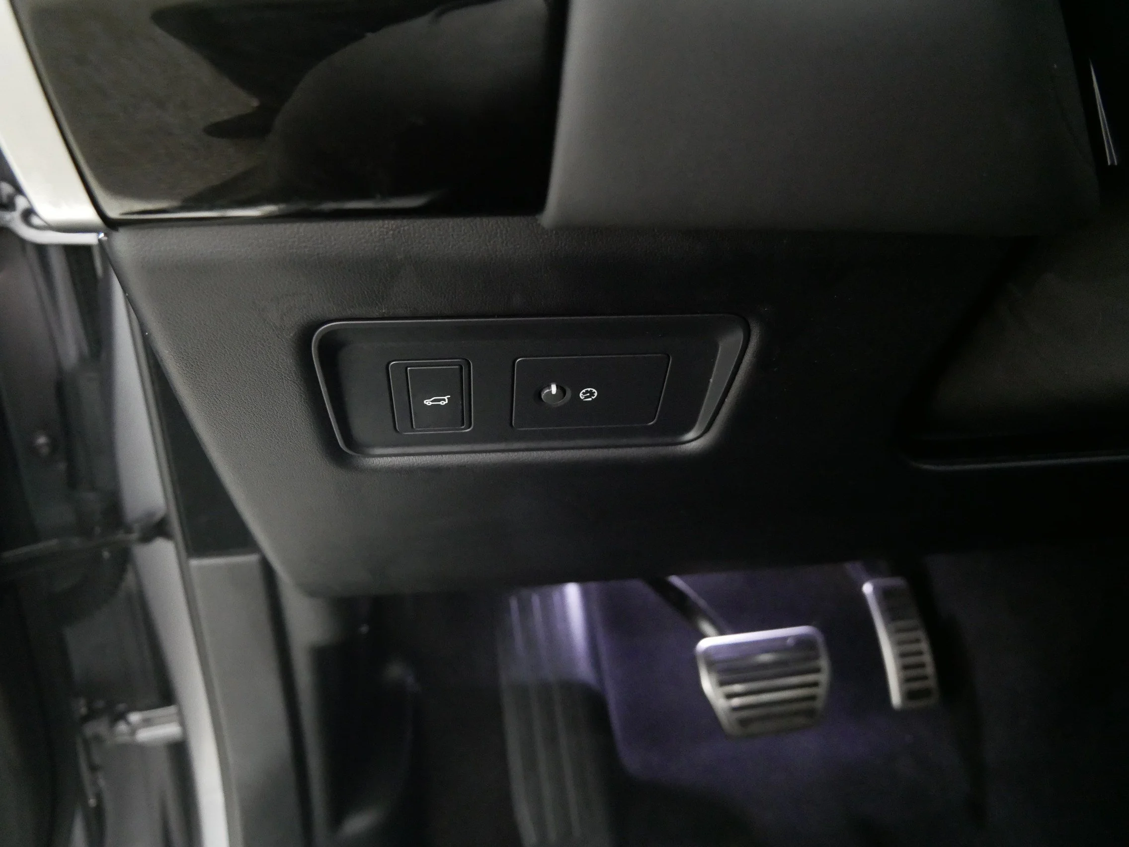 Used 2021 Eiger Grey Metallic Land Rover HSE Dynamic image 26