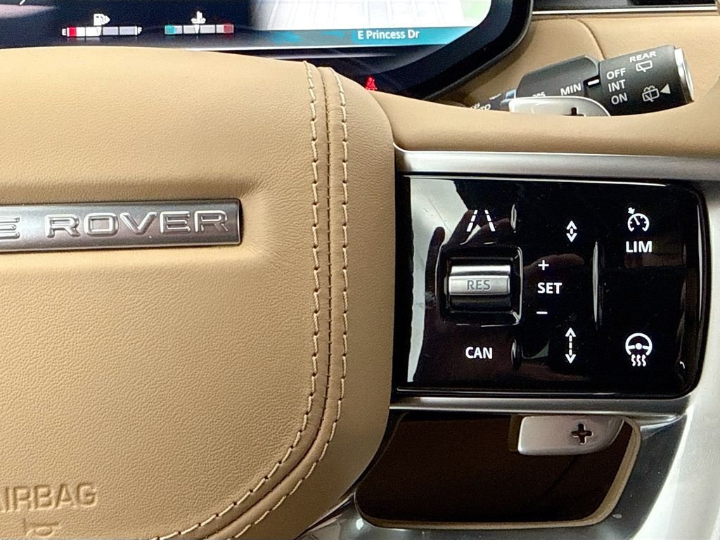 New 2026 Fuji White LAND ROVER SE 7 Seats image 12