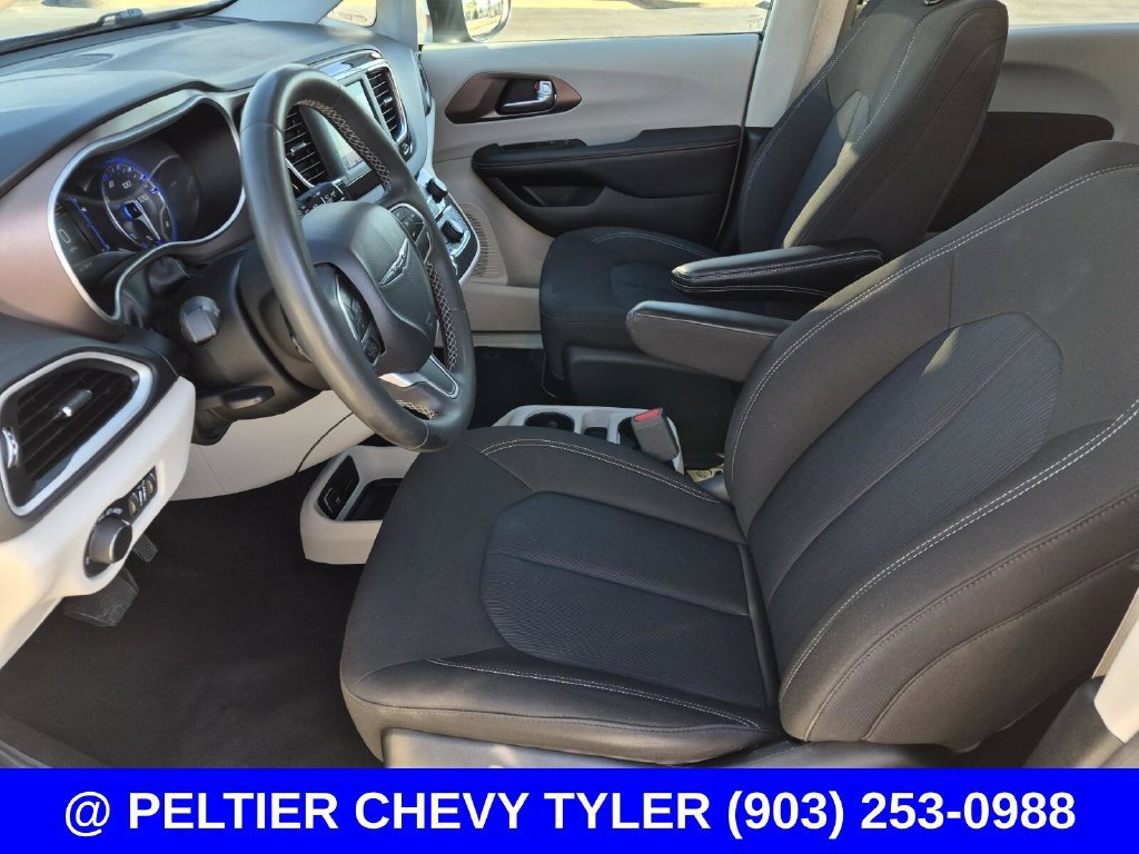 2023 Chrysler Voyager LX - Photo 32