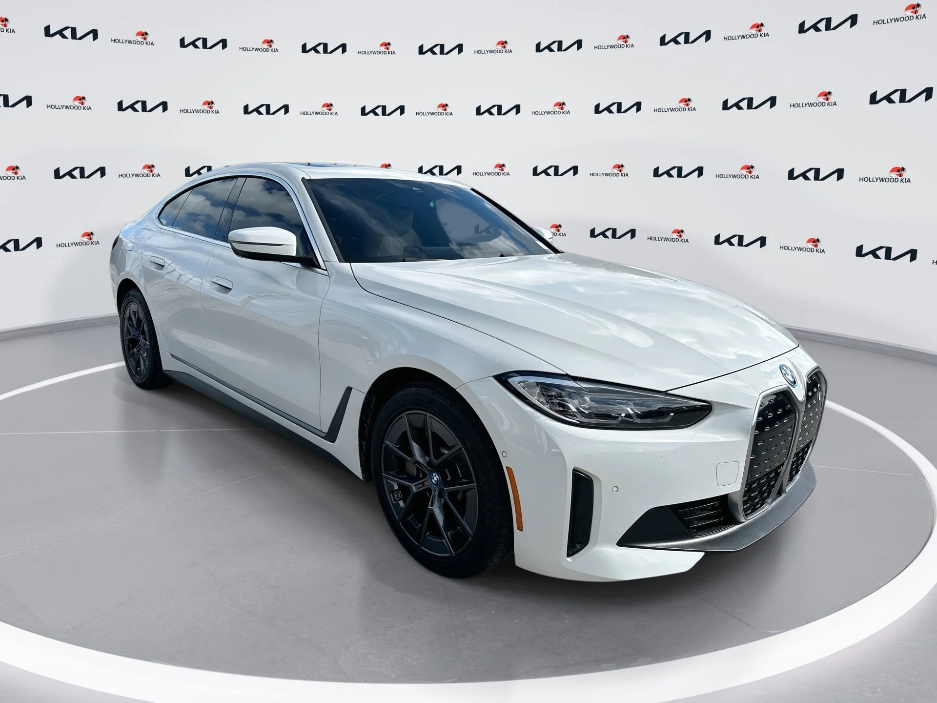 2024 BMW i4 eDrive40's photo