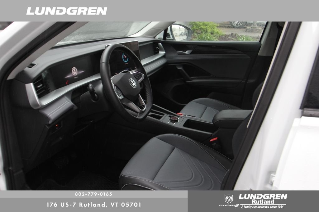 Used 2025 White Volkswagen 2.0T SE image 26