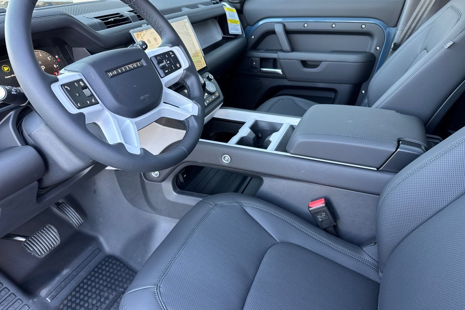 New 2026 Tasman Blue LAND ROVER X-Dynamic SE image 9