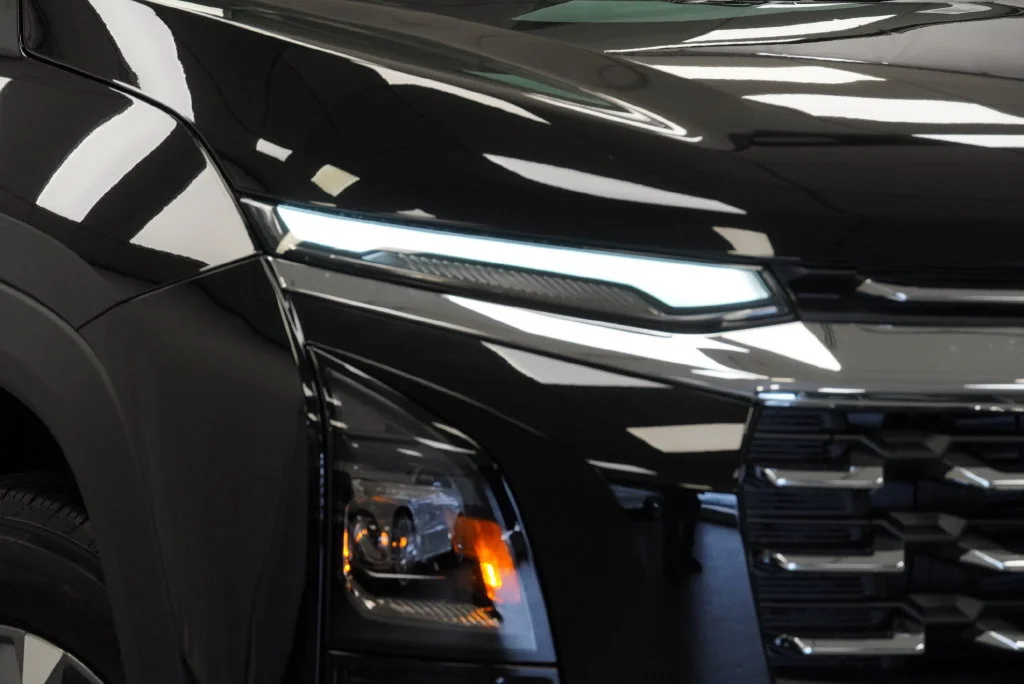 New 2027 Mosaic Black Metallic Chevrolet LT image 32