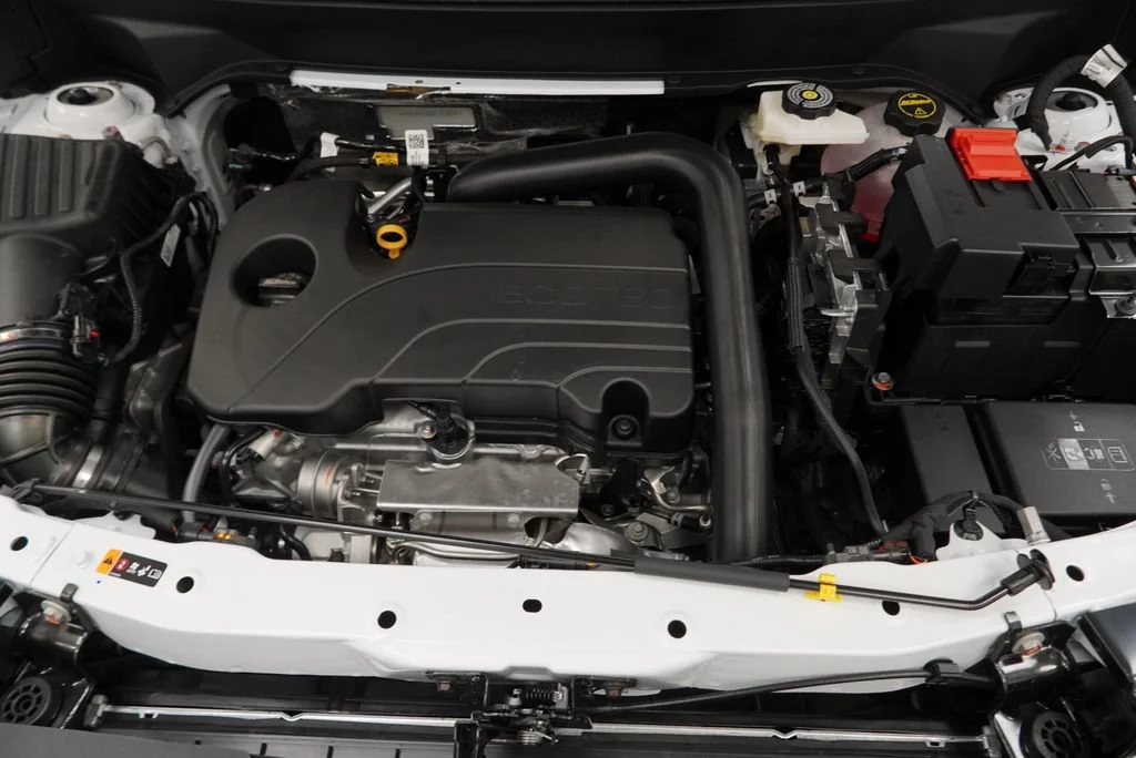 New 2027 Summit White Chevrolet LT image 41