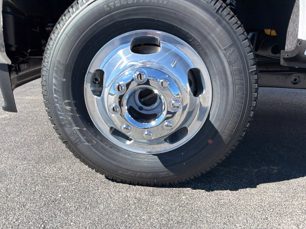 New 2027 Oxford White Ford F-350® XL image 9