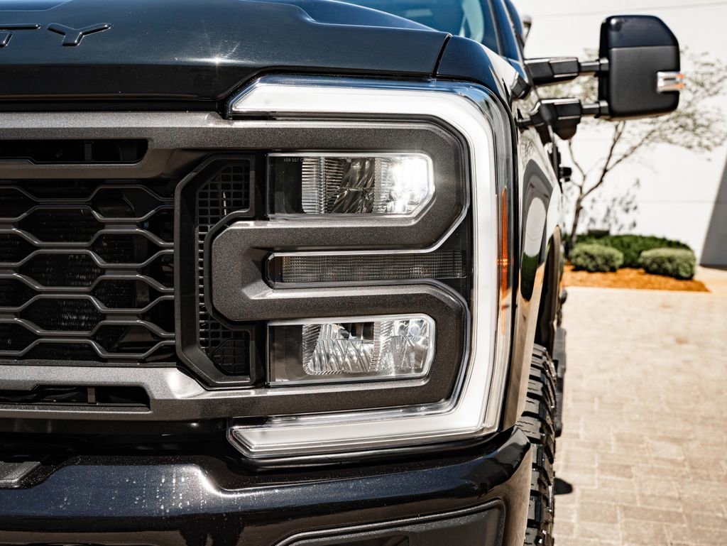 Used 2023 Agate Black Metallic Ford LARIAT image 15