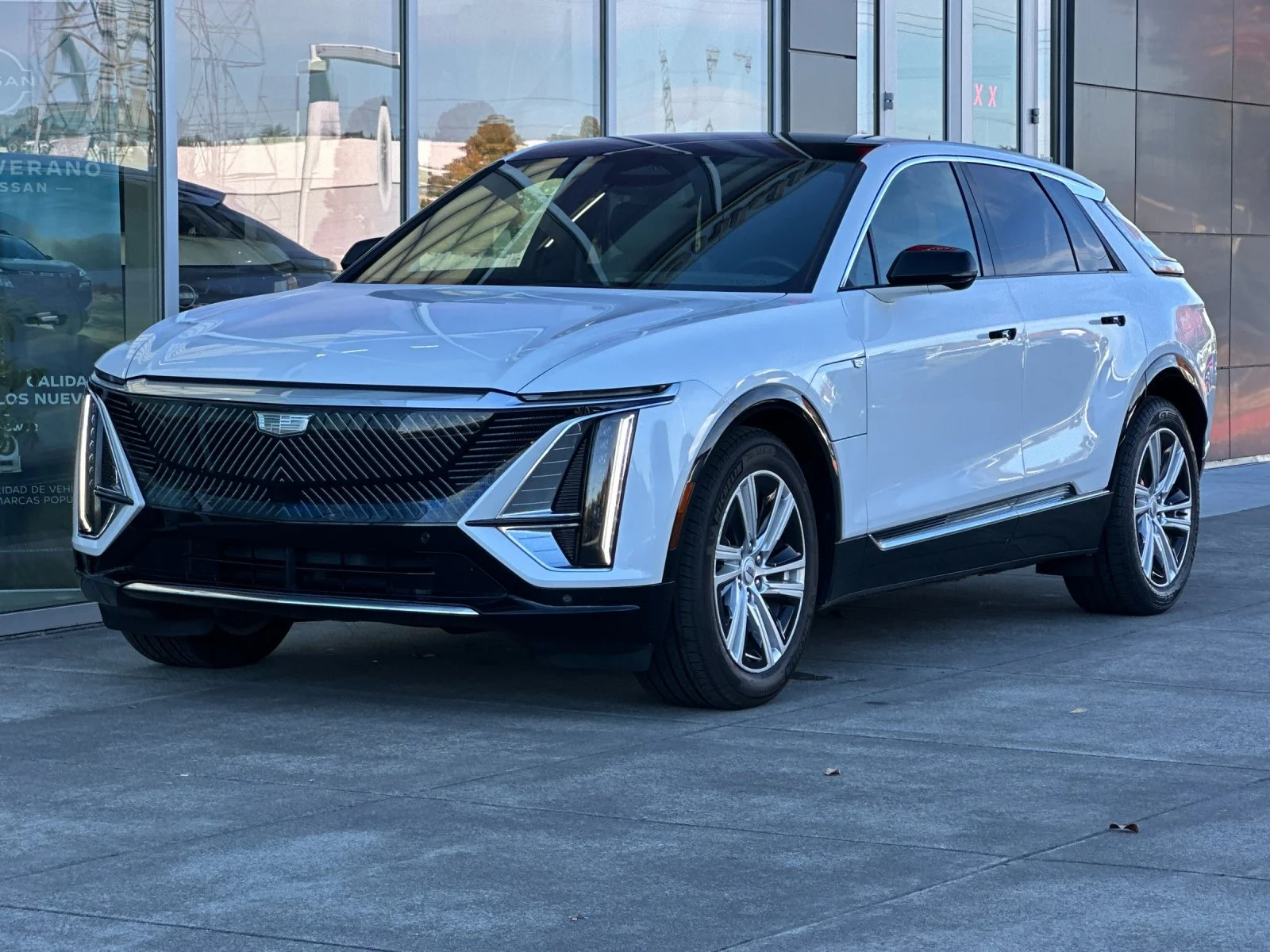 Used 2024 Crystal White Tricoat Cadillac Tech image 8