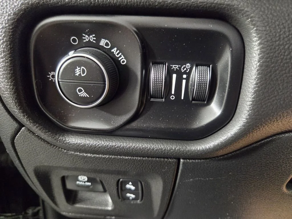 Used 2021 Diamond Black Crystal Pearlcoat Ram Laramie image 19
