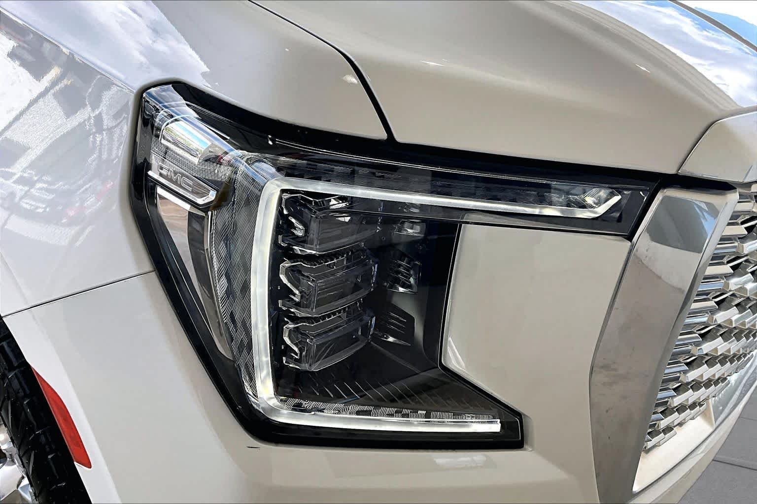 Certified Used 2023 White Frost Tricoat GMC Denali image 27